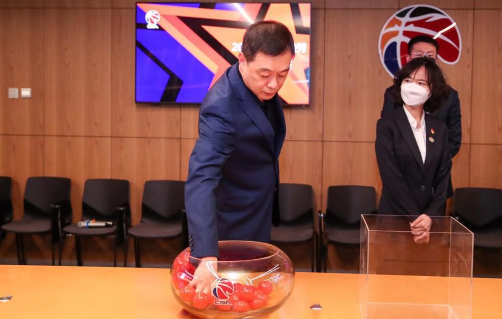 这顿饭进行到这，费可欣的心情一片大好。